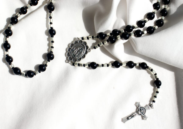 Black and Silver Wire Rosary - Image 4