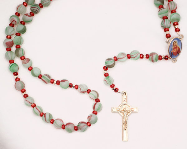 Red and Green Swirl Glass Bead Wire Rosary - Image 3